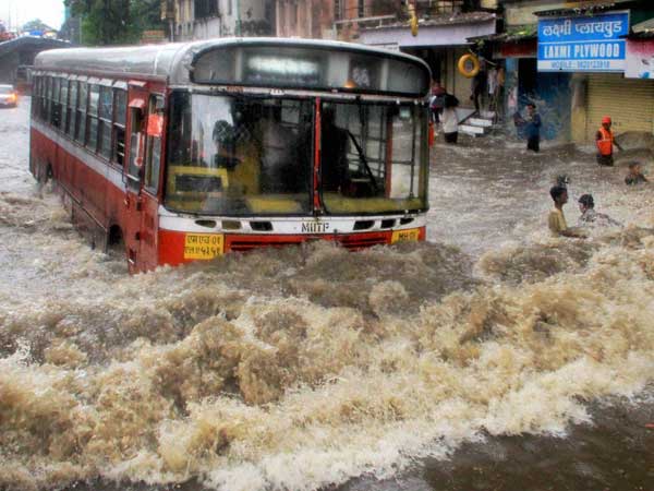 सपने में बाढ़ का पानी नजर आना सपने में बाढ़ का पानी नजर आना