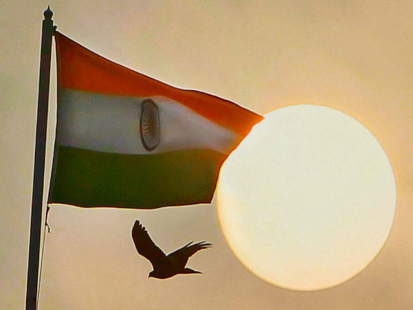 पॉलिस्टर के झंडो को भी मिली मंजूरी पॉलिस्टर के झंडो को भी मिली मंजूरी