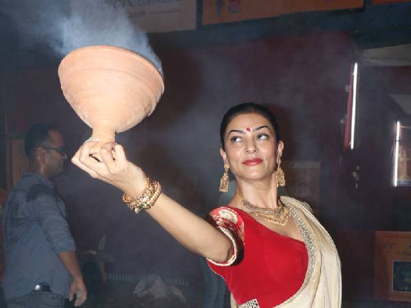 3. धुनुची नाच 3. धुनुची नाच