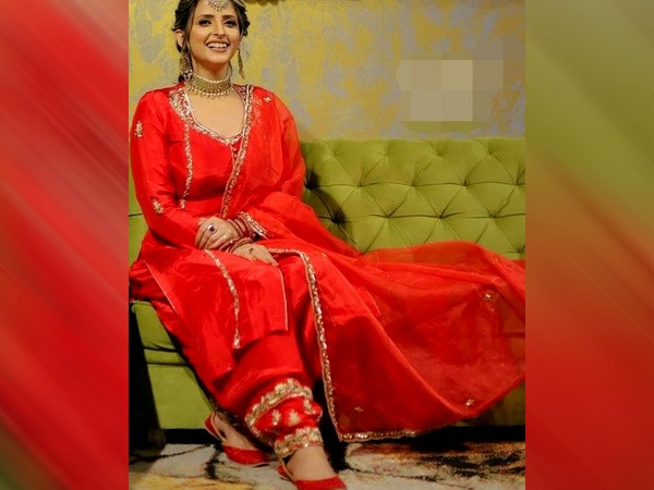 रेड पंजाबी सूट रेड पंजाबी सूट