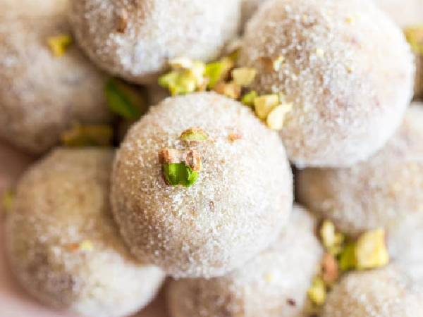 पिस्ता नारियल के लड्डू पिस्ता नारियल के लड्डू