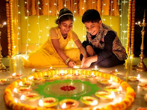 बच्चे को त्योहार के लिए तैयार करें बच्चे को त्योहार के लिए तैयार करें