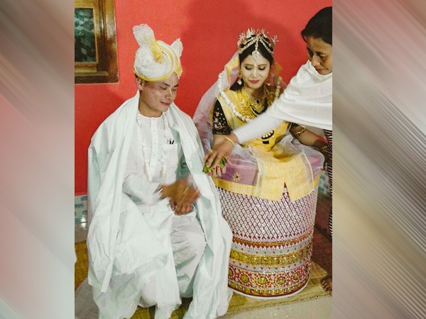 बोर बैटन और लीलेंगा बोर बैटन और लीलेंगा