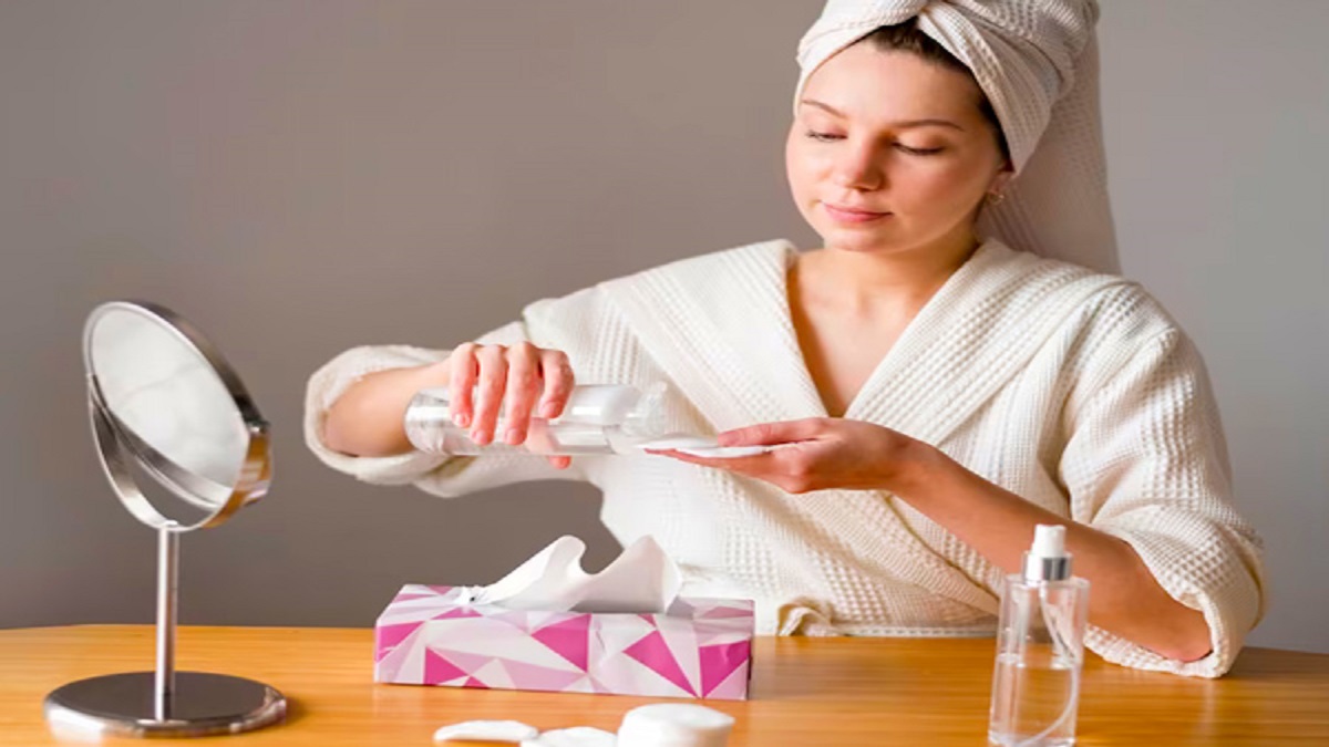 फेस वॉश या पाउडर क्लींजर, जानें सेंसिटिव स्किन के लिए बेस्ट ऑप्शन why