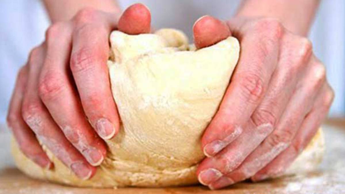 Vastu Tips हर महिला को पता होने चाहिए आटा गूंथने से जुड़े ये नियम, घर