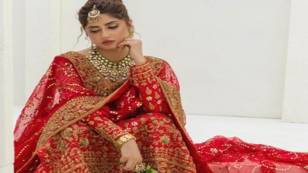 Sajal Ali उफ्फदुल्हन बनीं सजल अली लाल लहंगे में लगीं जन्नत की हूर 